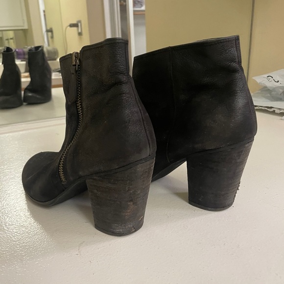 Black leather heeled booties - Picture 3 of 4